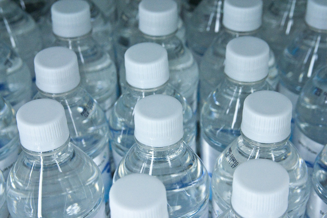 Връзката между пластмасовите бутилки и нашето здраве