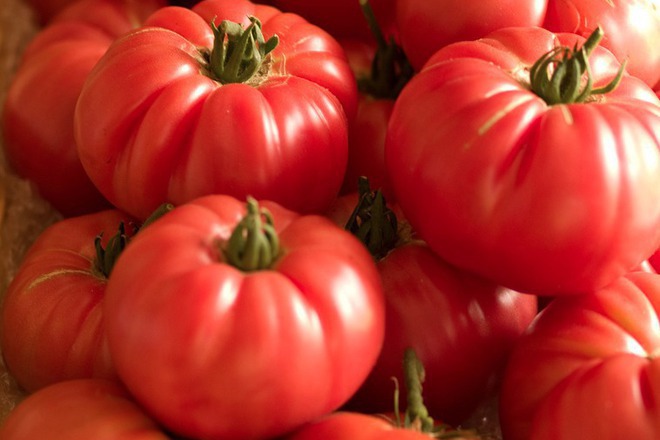 Забраняват розовия домат и смилянския боб