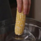 Как бързо и лесно да отделим царевица от кочан