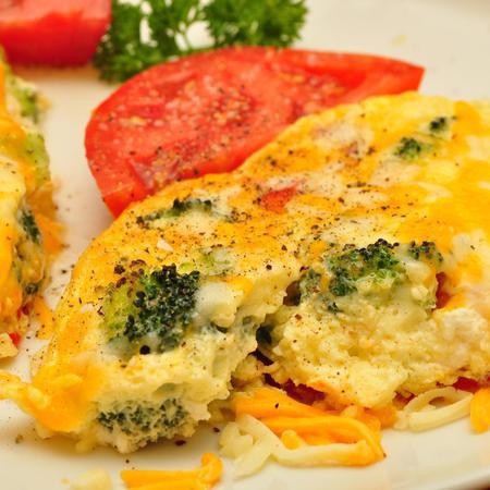 Large omlet s brokoli