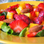 Medium tropicheska plodova salata
