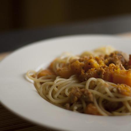 Large spageti s tikva i riba ton