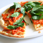 Пица с домати и пресен спанак