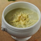 Medium krem supa ot zelen bob s parmezan