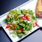 Medium zelena salata s domati i krastavitsi
