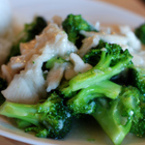 Medium pile s brokoli i smetanov sos