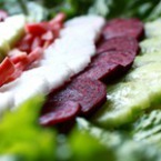 Medium salata s repichki i cherveno tsveklo
