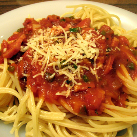 Large spageti sas zelenchukov sos