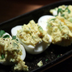 Пълнени яйца с пресен лук