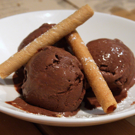 Large domashen shokoladov sladoled