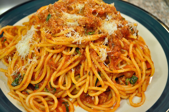 Спагети с кайма