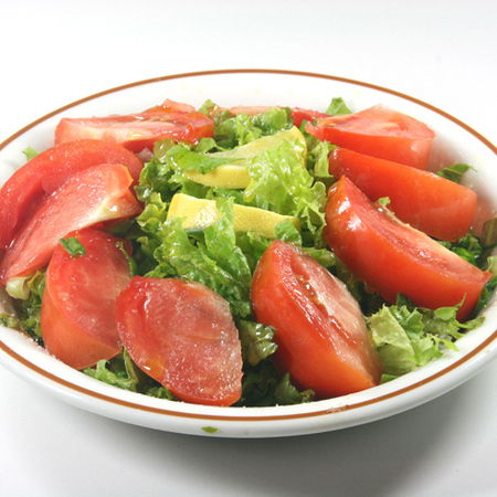 Large zelena salata s avokado i domati