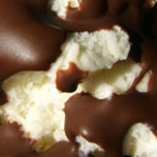 Домашен сладолед "Страчатела" с шоколадова глазура