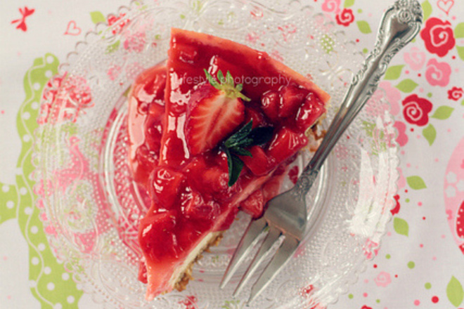 Торта брюле с ягоди