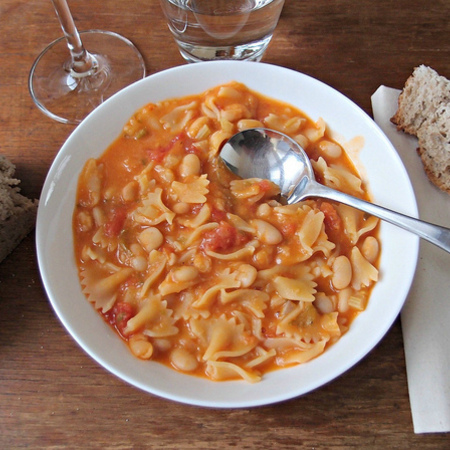 Large supa s pileshki drobcheta i makaroni
