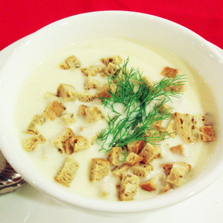 Large chesnova supa s krutoni