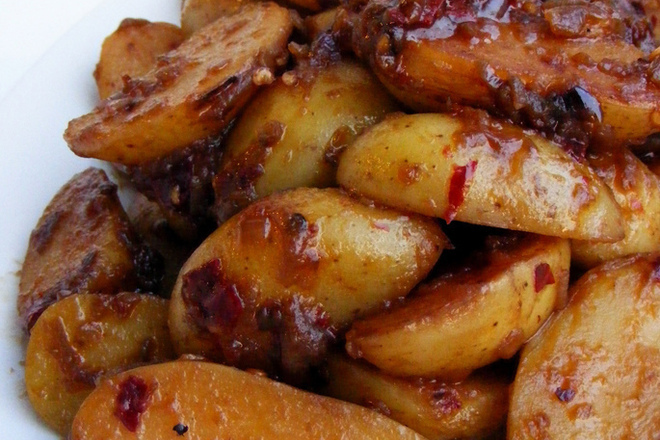 Пикантни печени картофи