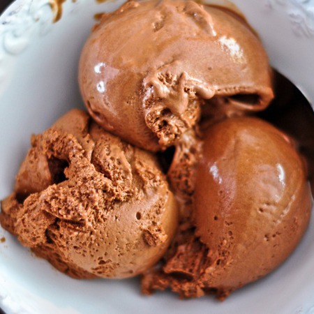 Large shokoladov sladoled s maslo