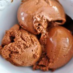 Medium shokoladov sladoled s maslo