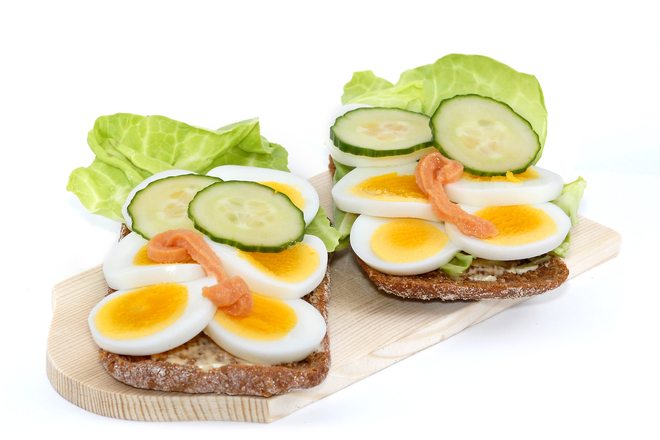 Пълнозърнести сандвичи с варени яйца