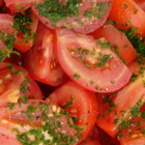 Салата от домати с магданоз и чесън