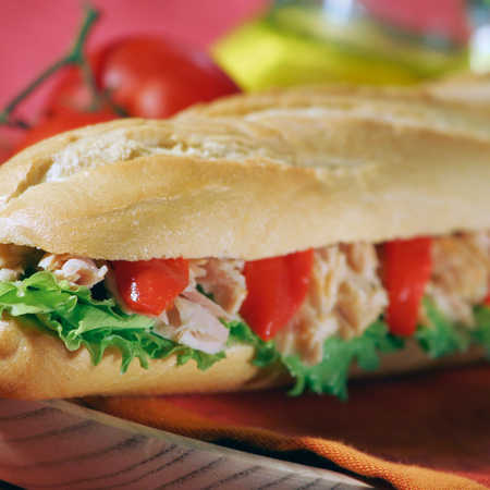 Large franzela sandvich s riba ton