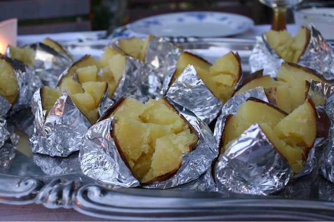 Печени картофи във фолио