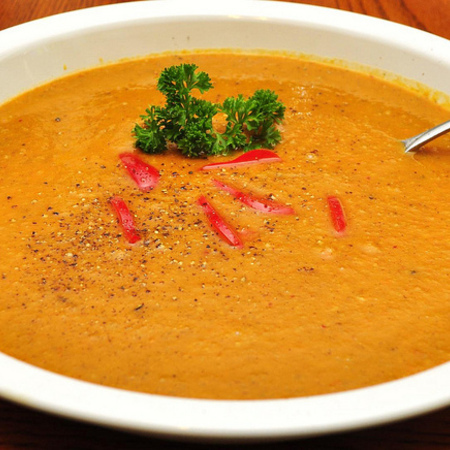 Large krem supa ot morkovi s chushki
