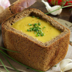 Крем супа от леща в хлебче