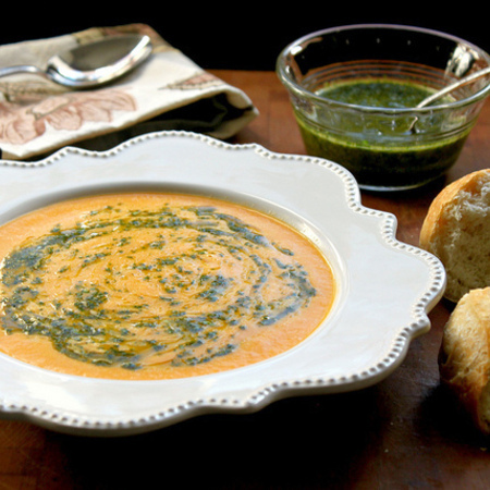 Large krem supa ot morkovi s pesto i dzhindzhifil