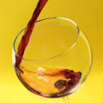Medium cherveno vino i grozde pomagat sreshtu zatlastyavane