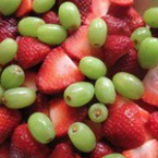 Плодова салата от ягоди с грозде