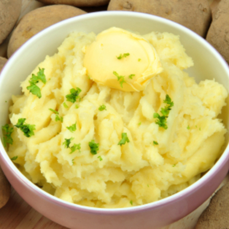 Large kartofeno pyure s maslo i magdanoz