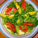 Зелена салата с авокадо и босилек