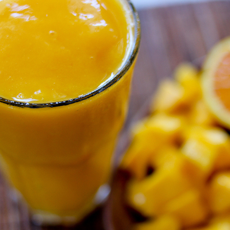 Large smuti ot mango i portokal