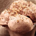Шоколадов сладолед с орехи