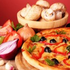 Пица с чушки, моцарела и маслини
