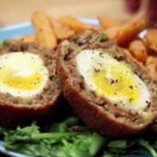 Medium parzheni kyufteta s tsyalo vareno yaytse v sredata