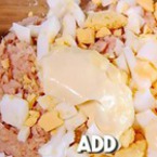 Medium tost s riba ton yaytse i kashkaval