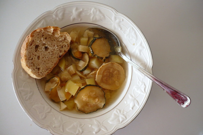 Супа от целина, картофи и сушени тиквички