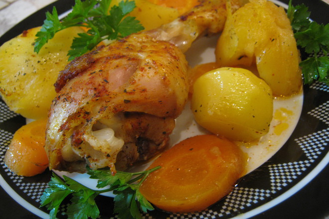 Пиле с розмарин и картофи