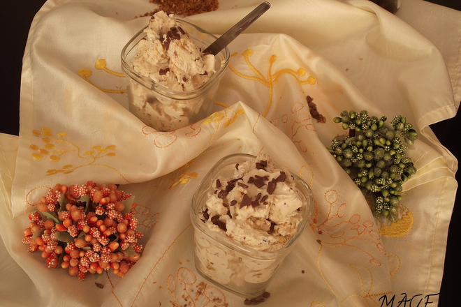 Домашен сладолед със смокини и лешников крокан