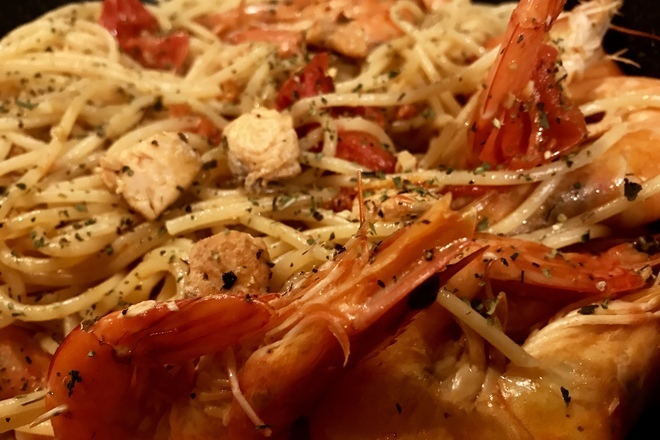 Спагети със сьомга и скариди